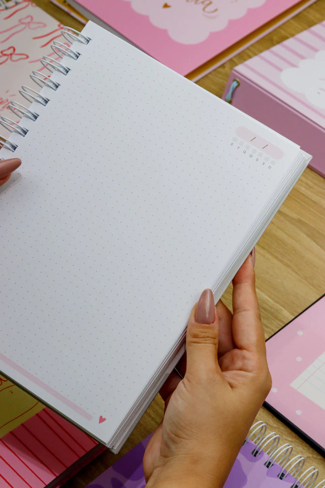Cuaderno con anillas, hoja de puntos con selector de fecha